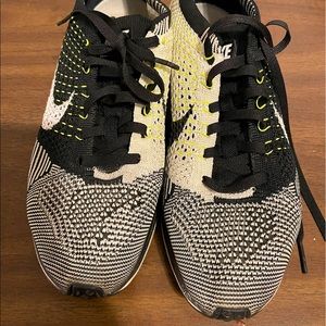 Nike flyknits size 8 multicolor in good condition